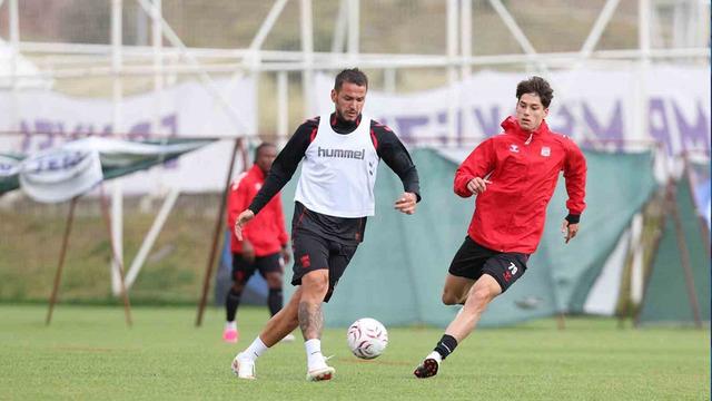 Sivasspor yeni sezon için yüksek irtifada hazırlanıyor