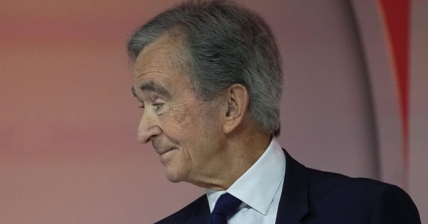 Milyarderlerin savaşı: Arnault dünyanın en zengini unvanını Bezos’a kaptırdı