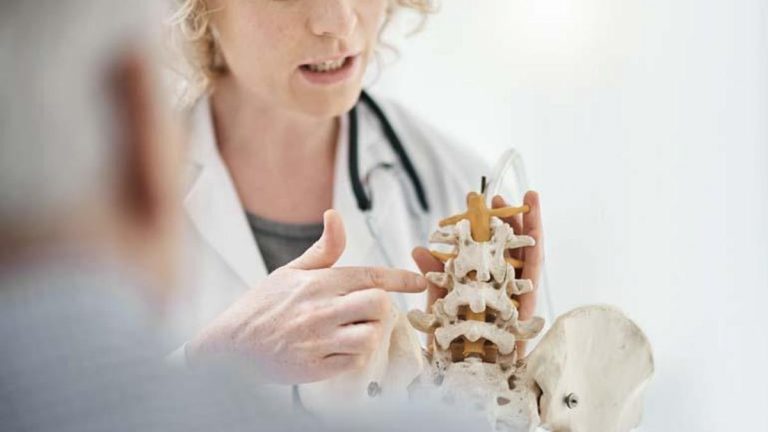 KEMİK YAPISI İNSANLARI YAŞLI GÖSTEREBİLİR