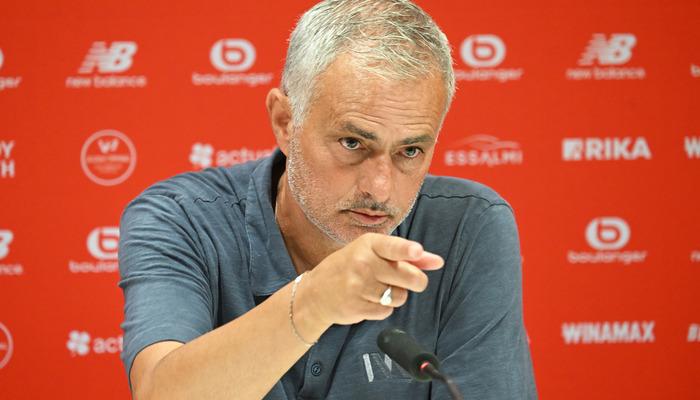 Fenerbahce taraftarının Krunic kabusu bitmiyor!  Mourinho’nun kararı taraftarları kızdırdı… Fenerbahçe’yi sahada görünce öfke topuna döndüler.