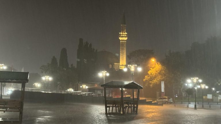 Tekirdağ’da fırtına kuvvetliydi