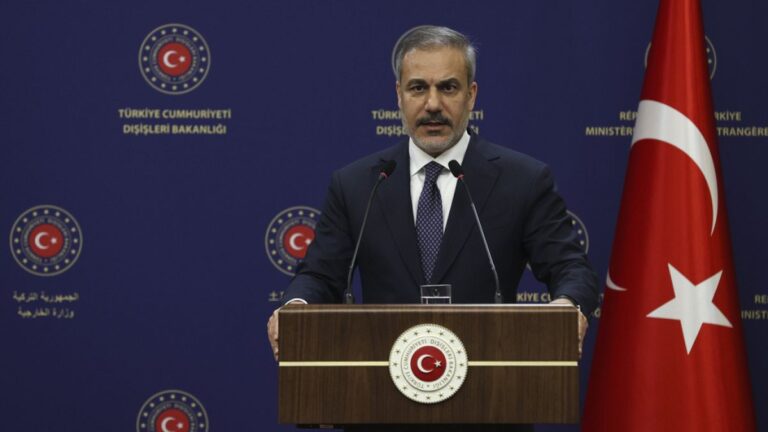 Türkiye, Rusya ve İran dışişleri bakanları Katar'da Suriye'yi görüşecek