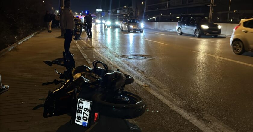 Bursa'da motosiklet otomobile çarptı: 2 ölü