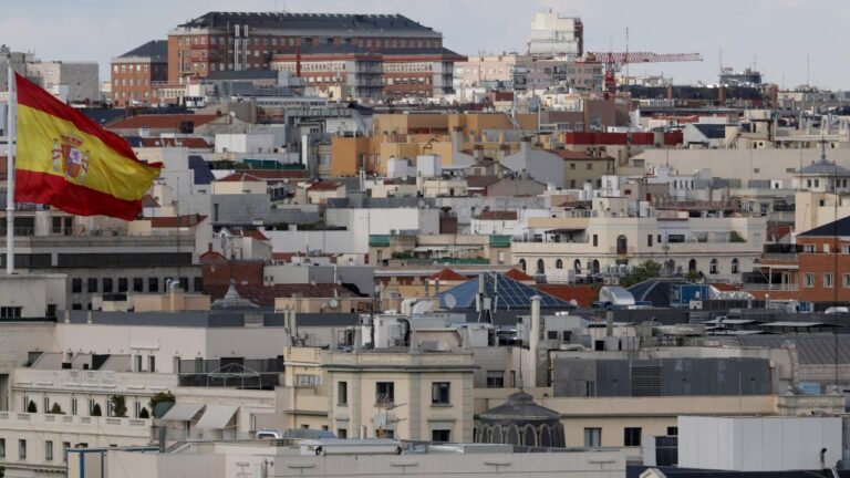 İspanyollar konut krizine ve üst evin kiralamalarına karşı karelere gitti