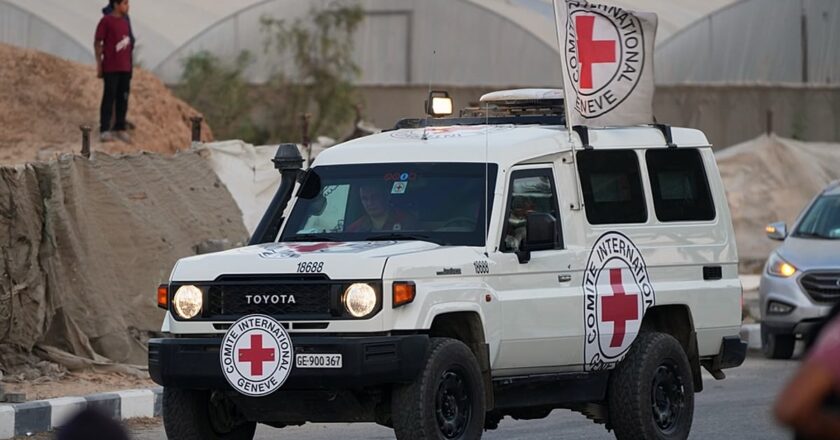 Hamas iki rehinenin cenazesini İsrail’e teslim etti