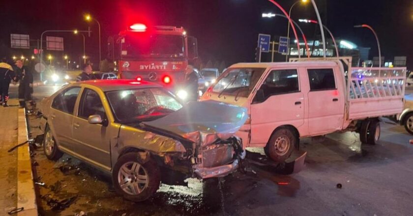 Karaman’da kavşakta 3 araç çarpıştı: 1 yaralı. Güncel haberler