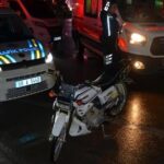 Polisin dur ihtarına uymayan genç sürücü kaza geçirerek yaralandı