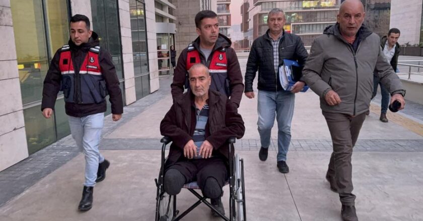 Uyuşturucu suçundan 11 yıl hapis cezası alan kişi, tekerlekli sandalye ile cezaevine gönderildi