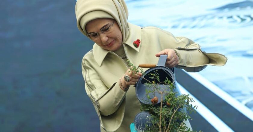 Emine Erdoğan, “Artsın Eksilmesin Dönüşüm Pazarı”nın açılışını gerçekleştirdi